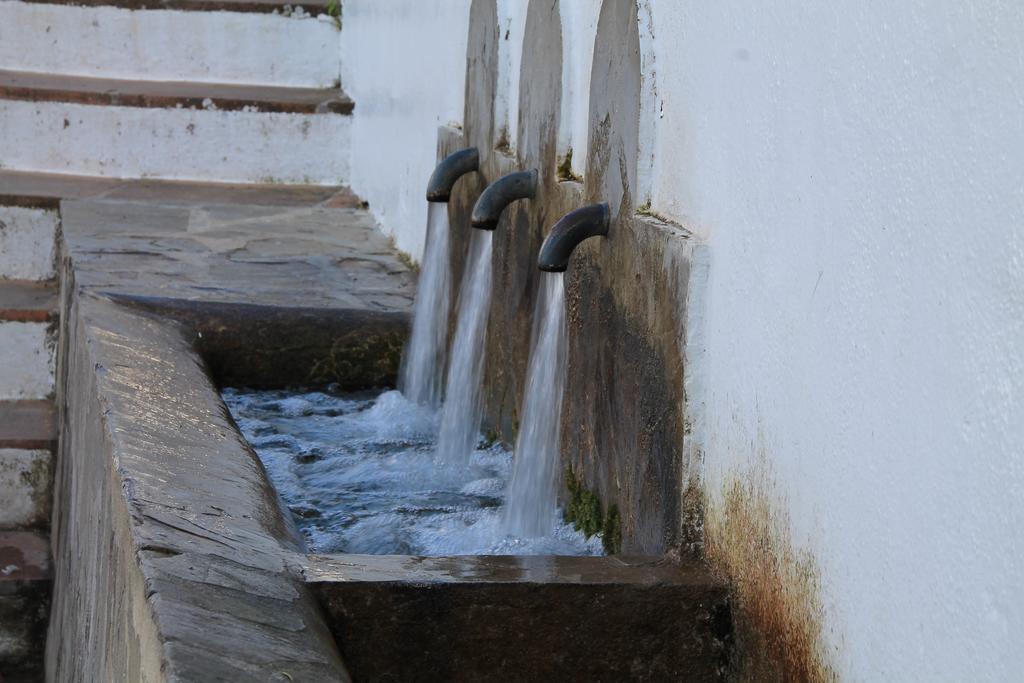 La Fuente De El Nacimiento Hostal Benamahoma Exterior foto